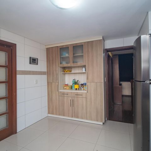 Casa à venda com 260m², 3 quartos e 3 vagas Casa à venda com 260m², 3 quartos e 3 vagasCozinha