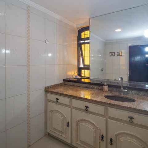Casa à venda com 260m², 3 quartos e 3 vagas Casa à venda com 260m², 3 quartos e 3 vagasBanheiro