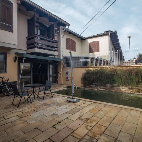 Casa à venda com 260m², 3 quartos e 3 vagas Casa à venda com 260m², 3 quartos e 3 vagasÁrea comum - Piscina