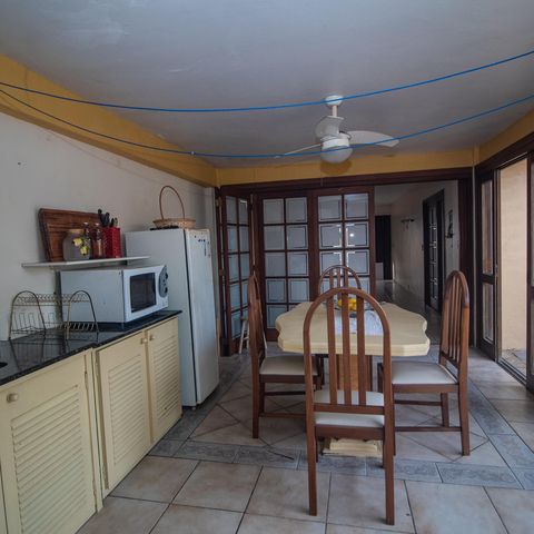 Casa à venda com 260m², 3 quartos e 3 vagas Casa à venda com 260m², 3 quartos e 3 vagasÁrea comum - Churrasqueira