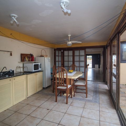 Casa à venda com 260m², 3 quartos e 3 vagas Casa à venda com 260m², 3 quartos e 3 vagasÁrea comum - Churrasqueira