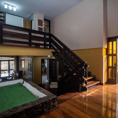 Casa à venda com 260m², 3 quartos e 3 vagas Casa à venda com 260m², 3 quartos e 3 vagasSala