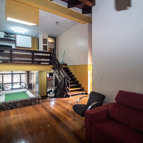 Casa à venda com 260m², 3 quartos e 3 vagas Casa à venda com 260m², 3 quartos e 3 vagasSala
