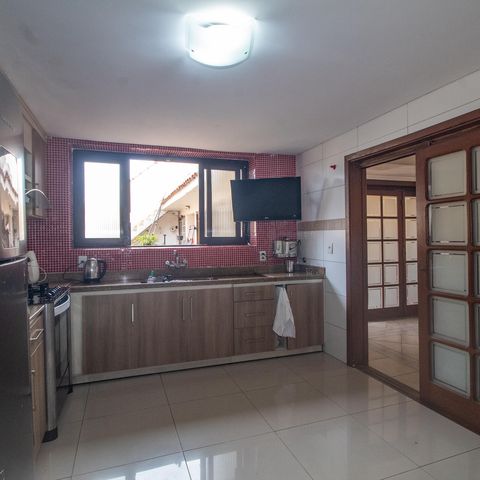 Casa à venda com 260m², 3 quartos e 3 vagas Casa à venda com 260m², 3 quartos e 3 vagasCozinha