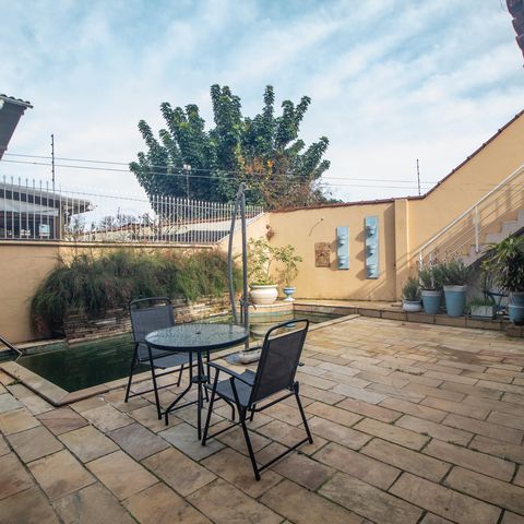 Casa à venda com 260m², 3 quartos e 3 vagas Casa à venda com 260m², 3 quartos e 3 vagasÁrea comum - Piscina