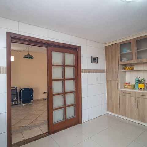 Casa à venda com 260m², 3 quartos e 3 vagas Casa à venda com 260m², 3 quartos e 3 vagasCozinha