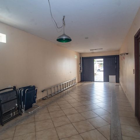 Casa à venda com 260m², 3 quartos e 3 vagas Casa à venda com 260m², 3 quartos e 3 vagasGaragem