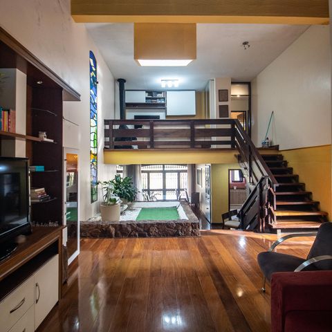 Casa à venda com 260m², 3 quartos e 3 vagas Casa à venda com 260m², 3 quartos e 3 vagasSala