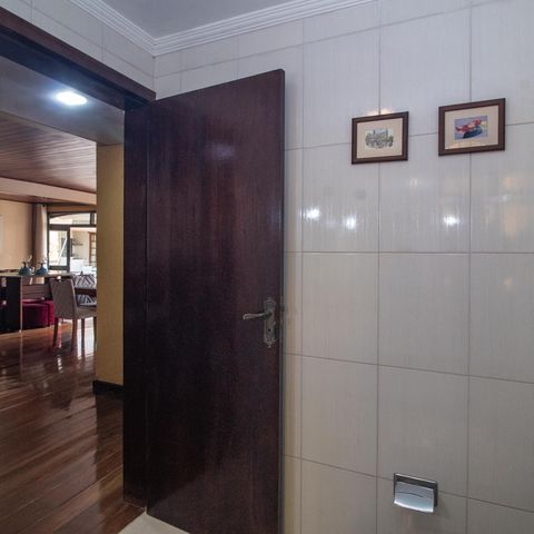 Casa à venda com 260m², 3 quartos e 3 vagas Casa à venda com 260m², 3 quartos e 3 vagasBanheiro