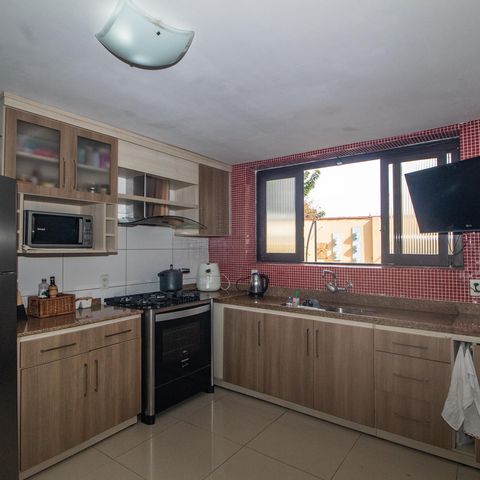 Casa à venda com 260m², 3 quartos e 3 vagas Casa à venda com 260m², 3 quartos e 3 vagasCozinha
