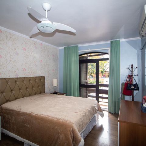 Casa à venda com 260m², 3 quartos e 3 vagas Casa à venda com 260m², 3 quartos e 3 vagasSuíte