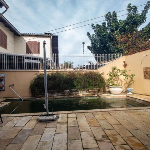 Casa à venda com 260m², 3 quartos e 3 vagas Casa à venda com 260m², 3 quartos e 3 vagasÁrea comum - Piscina
