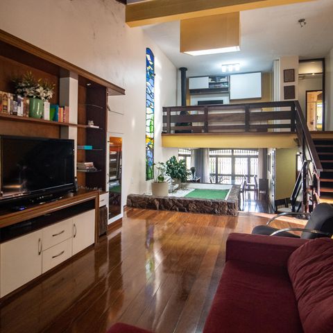 Casa à venda com 260m², 3 quartos e 3 vagas Casa à venda com 260m², 3 quartos e 3 vagasSala