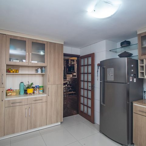 Casa à venda com 260m², 3 quartos e 3 vagas Casa à venda com 260m², 3 quartos e 3 vagasCozinha