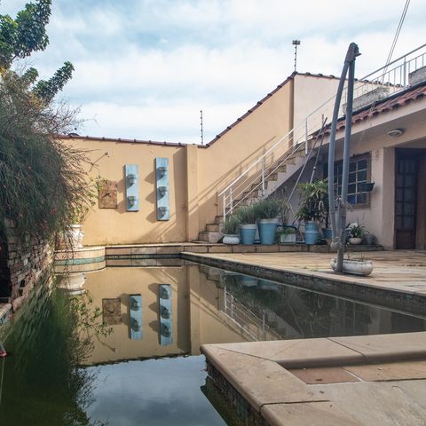Casa à venda com 260m², 3 quartos e 3 vagas Casa à venda com 260m², 3 quartos e 3 vagasÁrea comum - Piscina
