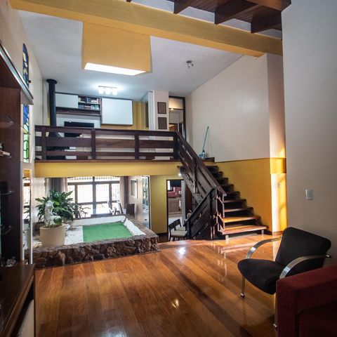 Casa à venda com 260m², 3 quartos e 3 vagas Casa à venda com 260m², 3 quartos e 3 vagasSala