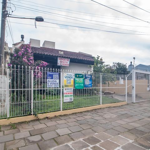 Casa à venda com 260m², 3 quartos e 3 vagas Casa à venda com 260m², 3 quartos e 3 vagasPlaca