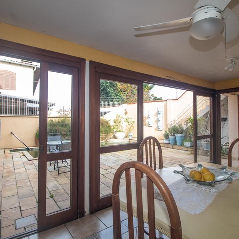Casa à venda com 260m², 3 quartos e 3 vagas Casa à venda com 260m², 3 quartos e 3 vagasÁrea comum - Churrasqueira