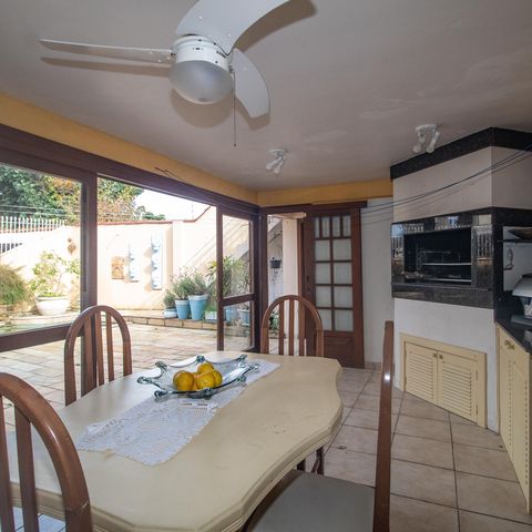 Casa à venda com 260m², 3 quartos e 3 vagas Casa à venda com 260m², 3 quartos e 3 vagasÁrea comum - Churrasqueira
