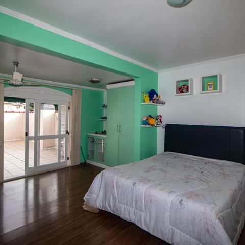 Casa à venda com 260m², 3 quartos e 3 vagas Casa à venda com 260m², 3 quartos e 3 vagasQuarto