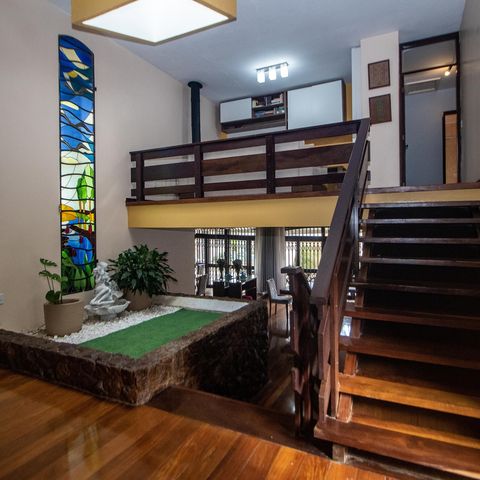 Casa à venda com 260m², 3 quartos e 3 vagas Casa à venda com 260m², 3 quartos e 3 vagasSala