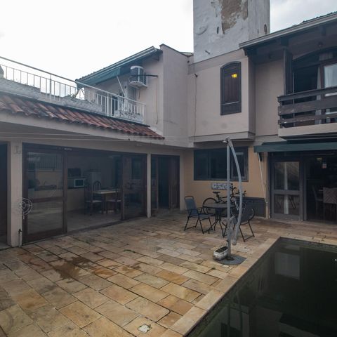 Casa à venda com 260m², 3 quartos e 3 vagas Casa à venda com 260m², 3 quartos e 3 vagasÁrea comum - Piscina