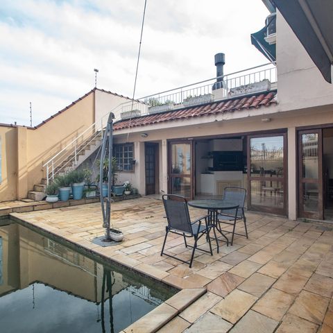 Casa à venda com 260m², 3 quartos e 3 vagas Casa à venda com 260m², 3 quartos e 3 vagasÁrea comum - Piscina