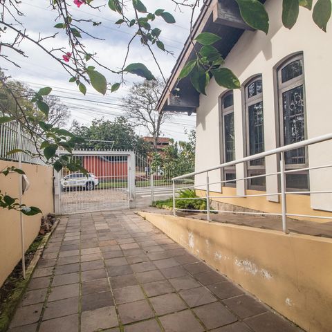 Casa à venda com 260m², 3 quartos e 3 vagas Casa à venda com 260m², 3 quartos e 3 vagasPatio