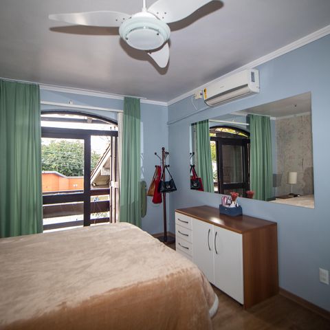 Casa à venda com 260m², 3 quartos e 3 vagas Casa à venda com 260m², 3 quartos e 3 vagasSuíte