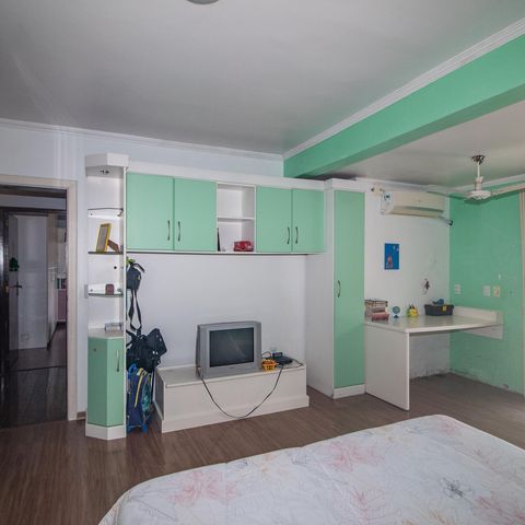 Casa à venda com 260m², 3 quartos e 3 vagas Casa à venda com 260m², 3 quartos e 3 vagasQuarto