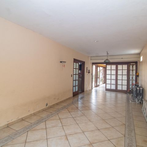 Casa à venda com 260m², 3 quartos e 3 vagas Casa à venda com 260m², 3 quartos e 3 vagasGaragem