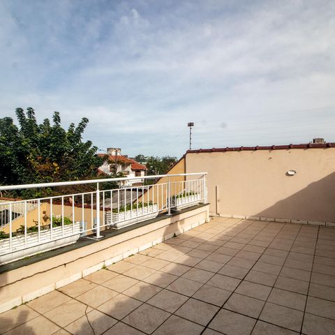 Casa à venda com 260m², 3 quartos e 3 vagas Casa à venda com 260m², 3 quartos e 3 vagasvaranda 2