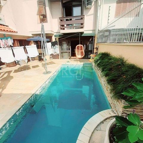 Casa à venda com 260m², 3 quartos e 3 vagas Casa à venda com 260m², 3 quartos e 3 vagasÁrea comum - Piscina