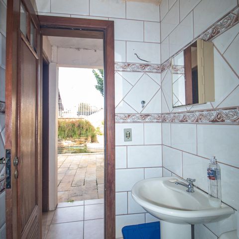 Casa à venda com 260m², 3 quartos e 3 vagas Casa à venda com 260m², 3 quartos e 3 vagasBanheiro 2