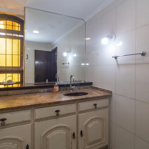 Casa à venda com 260m², 3 quartos e 3 vagas Casa à venda com 260m², 3 quartos e 3 vagasBanheiro