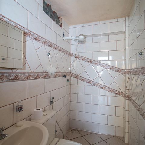 Casa à venda com 260m², 3 quartos e 3 vagas Casa à venda com 260m², 3 quartos e 3 vagasBanheiro 2