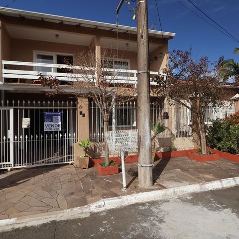 Casa à venda com 195m², 2 quartos e 3 vagasFachada