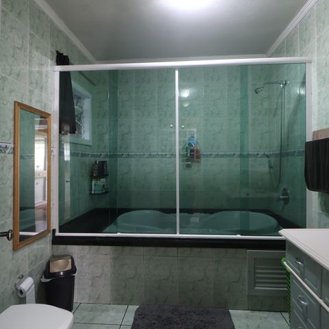 Casa à venda com 195m², 2 quartos e 3 vagasBanheiro