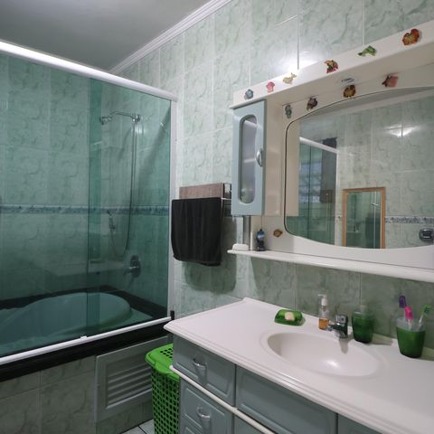 Casa à venda com 195m², 2 quartos e 3 vagasBanheiro