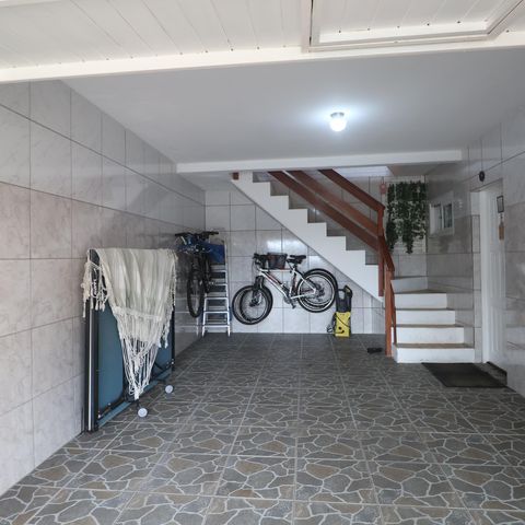 Casa à venda com 195m², 2 quartos e 3 vagasGaragem