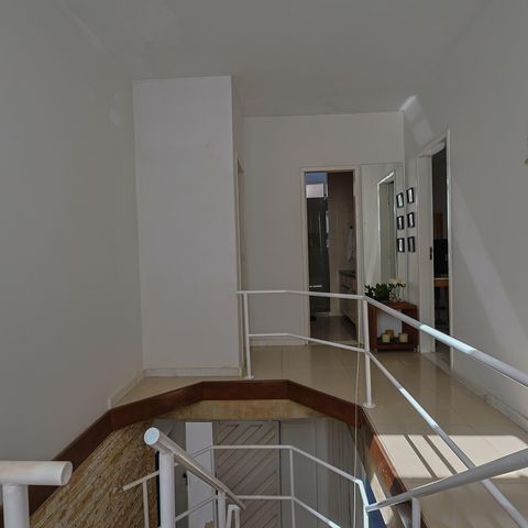 Casa à venda com 302m², 5 quartos e 3 vagas Casa à venda com 302m², 5 quartos e 3 vagasCorredor