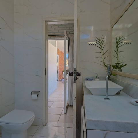 Casa à venda com 302m², 5 quartos e 3 vagas Casa à venda com 302m², 5 quartos e 3 vagasBanheiro da Suíte 2