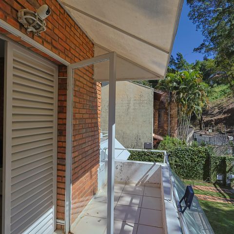 Casa à venda com 302m², 5 quartos e 3 vagas Casa à venda com 302m², 5 quartos e 3 vagasSuíte 1 - Varanda
