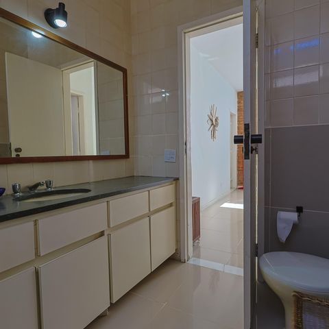 Casa à venda com 302m², 5 quartos e 3 vagas Casa à venda com 302m², 5 quartos e 3 vagasBanheiro