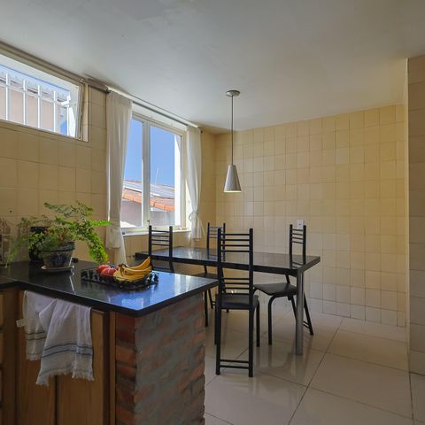 Casa à venda com 302m², 5 quartos e 3 vagas Casa à venda com 302m², 5 quartos e 3 vagasCozinha