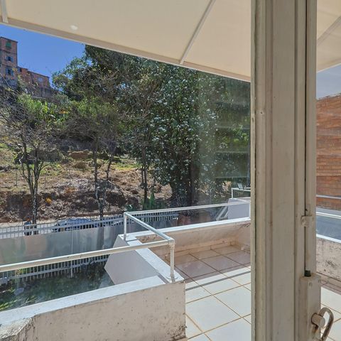Casa à venda com 302m², 5 quartos e 3 vagas Casa à venda com 302m², 5 quartos e 3 vagasQuarto 1