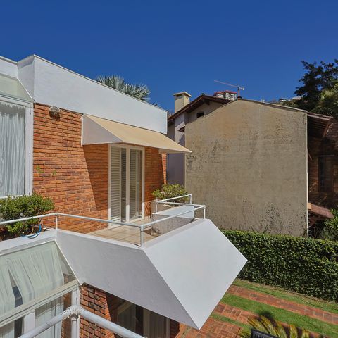 Casa à venda com 302m², 5 quartos e 3 vagas Casa à venda com 302m², 5 quartos e 3 vagasSuíte 1 - Varanda