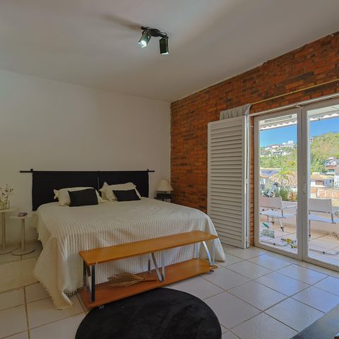 Casa à venda com 302m², 5 quartos e 3 vagas Casa à venda com 302m², 5 quartos e 3 vagasQuarto 2