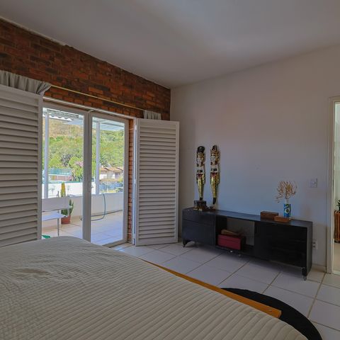 Casa à venda com 302m², 5 quartos e 3 vagas Casa à venda com 302m², 5 quartos e 3 vagasQuarto 2