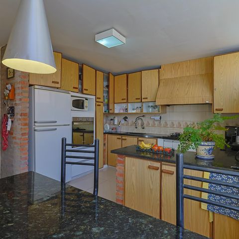 Casa à venda com 302m², 5 quartos e 3 vagas Casa à venda com 302m², 5 quartos e 3 vagasCozinha